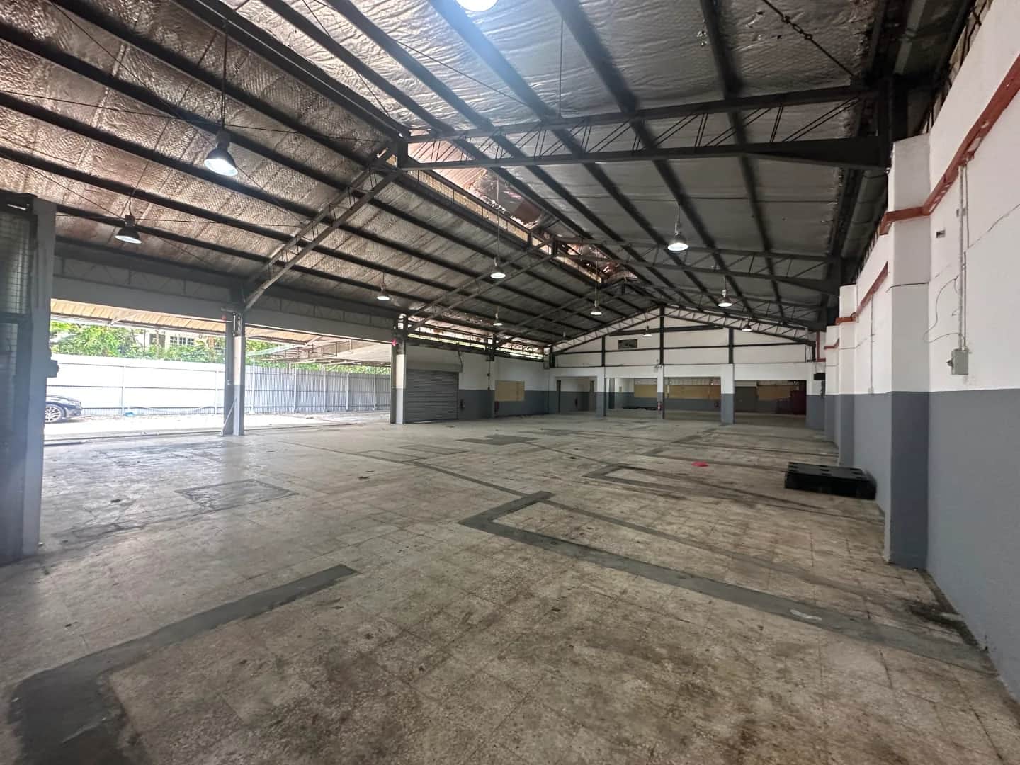 Semi-Detached Warehouse for Rent in Petaling Jaya (Seksyen 51A, Showroom Potential, SS2 Catchment)